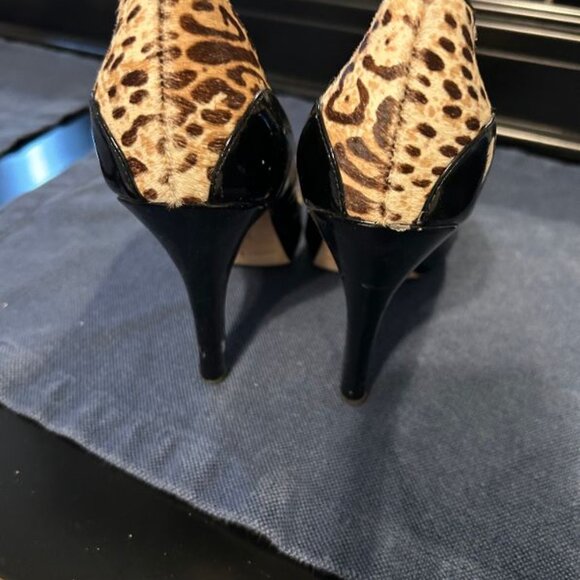 White House Black Market Women's 9 1/2M Leather Marigold Cheetah  Stilletto - Picture 5 of 6